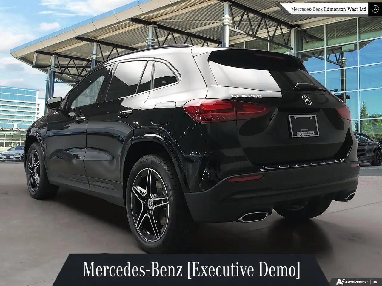 Mercedes-Benz GLA снимка Mercedes-Benz GLA