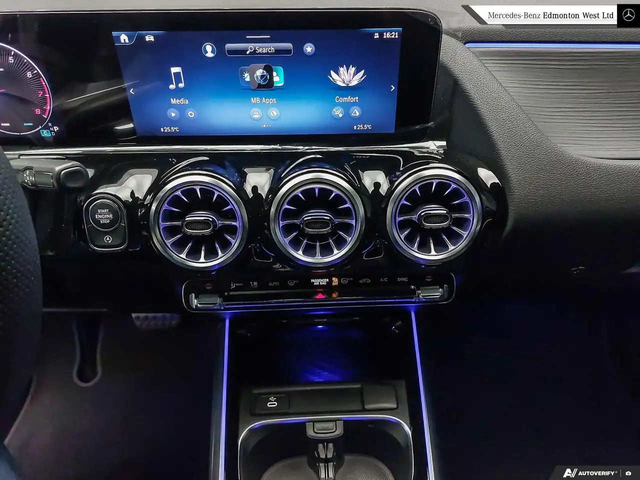 Mercedes-Benz GLA снимка Mercedes-Benz GLA