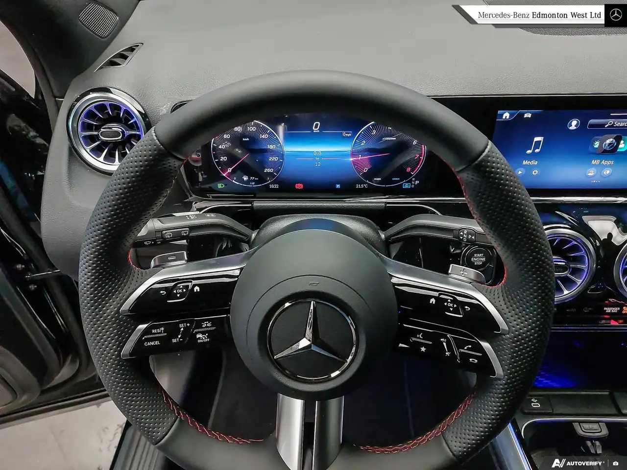 Mercedes-Benz GLA снимка Mercedes-Benz GLA