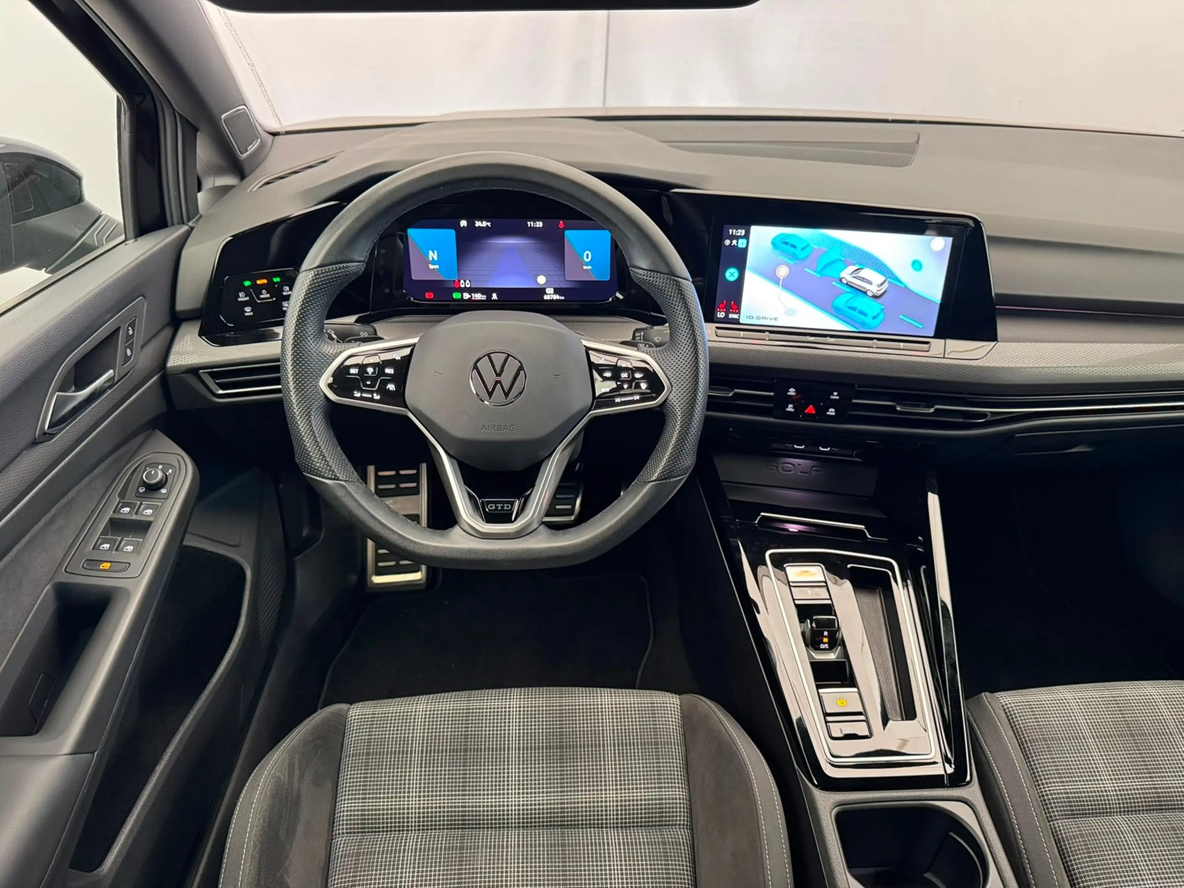 Volkswagen Golf VIII GTD 2.0TDI DSG+AHK+KAMERA+H&K+STHZ+MATRIX ... — photo 12
