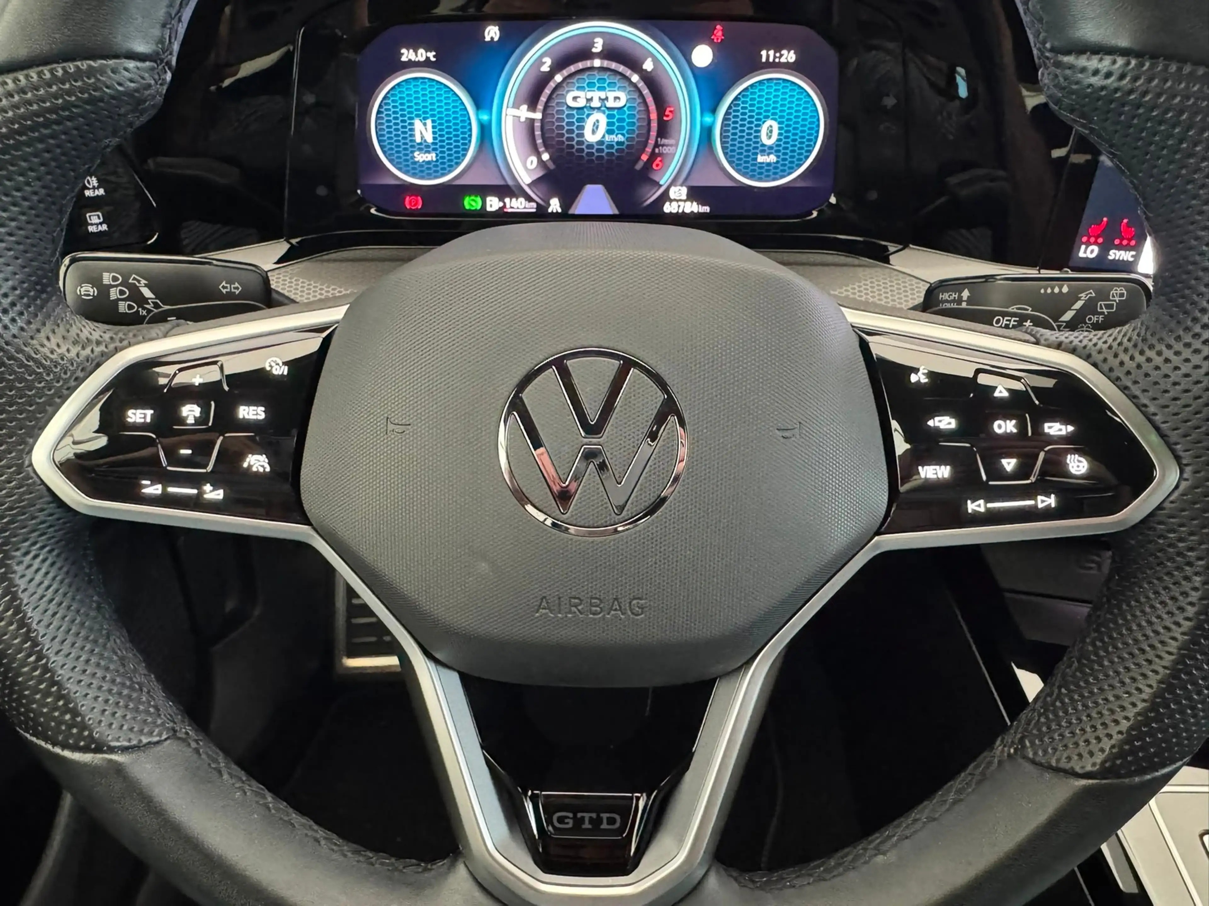 Volkswagen Golf VIII GTD 2.0TDI DSG+AHK+KAMERA+H&K+STHZ+MATRIX ... — photo 9