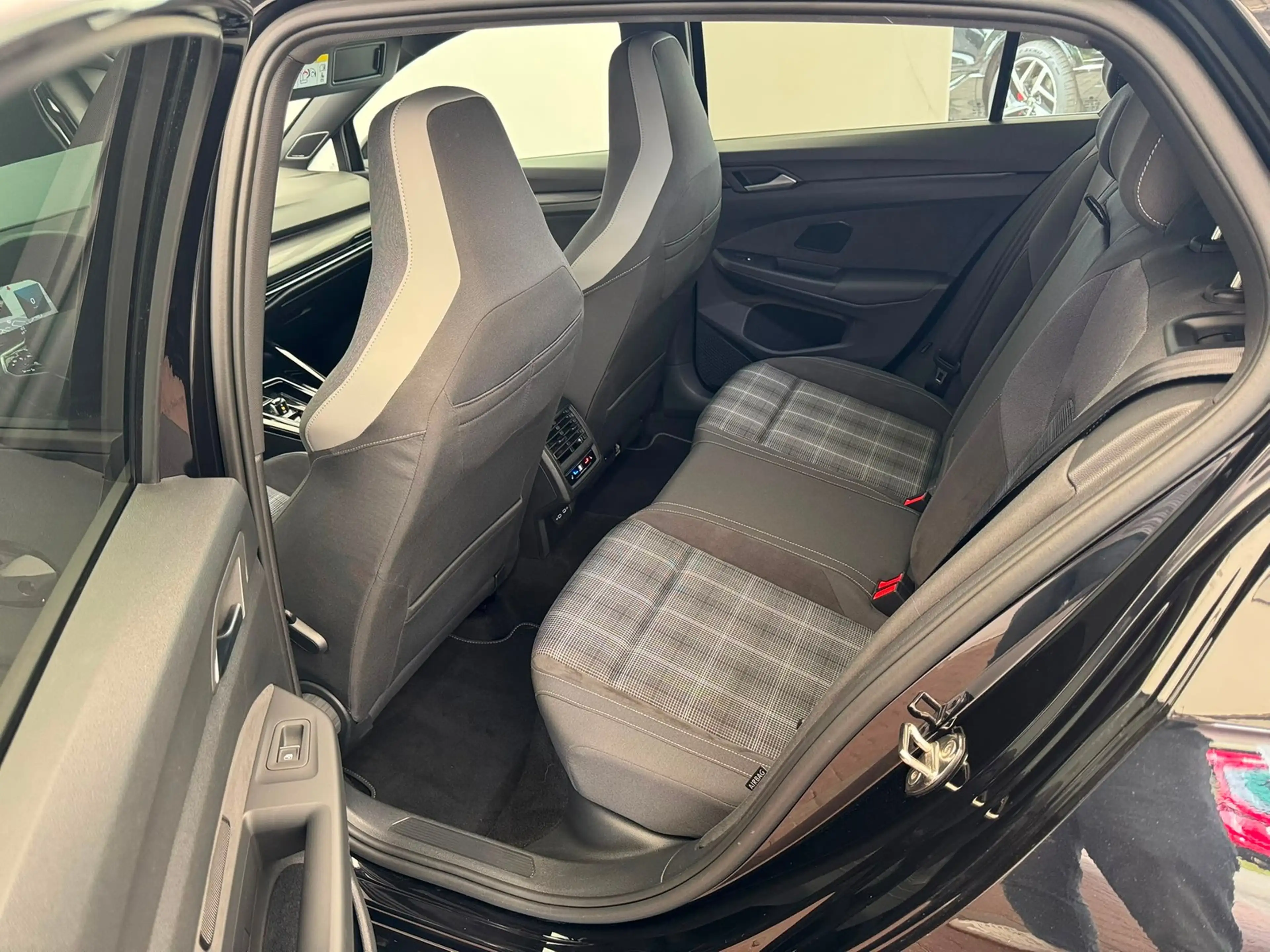 Volkswagen Golf VIII GTD 2.0TDI DSG+AHK+KAMERA+H&K+STHZ+MATRIX ... — photo 15