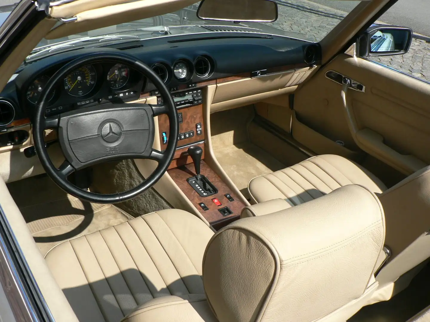 Mercedes-Benz SL 560 W107 *** Europa-Optik Silber - 2