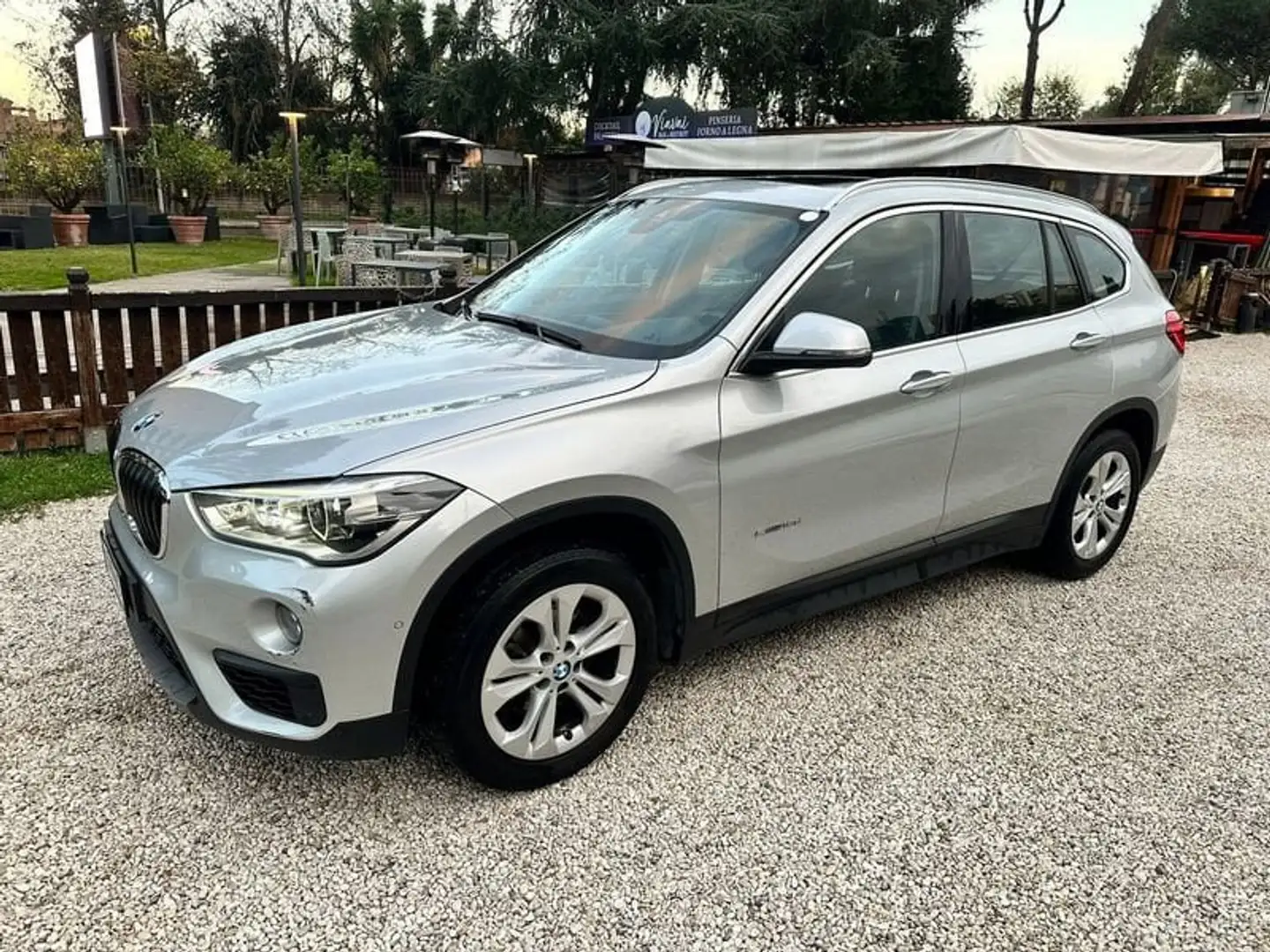 BMW X1 sDrive18d xLine AUTOMATICA-PELLE-TETTO-GANCIO TRA Grigio - 2