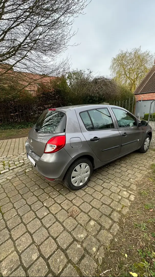 Renault Clio 1.2i 16v Eco Générique Gris - 1