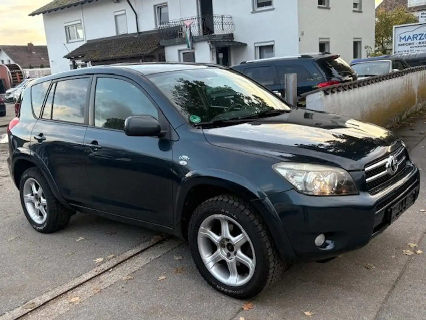 Toyota RAV 4 Executive TÜV NEU Grün - 2