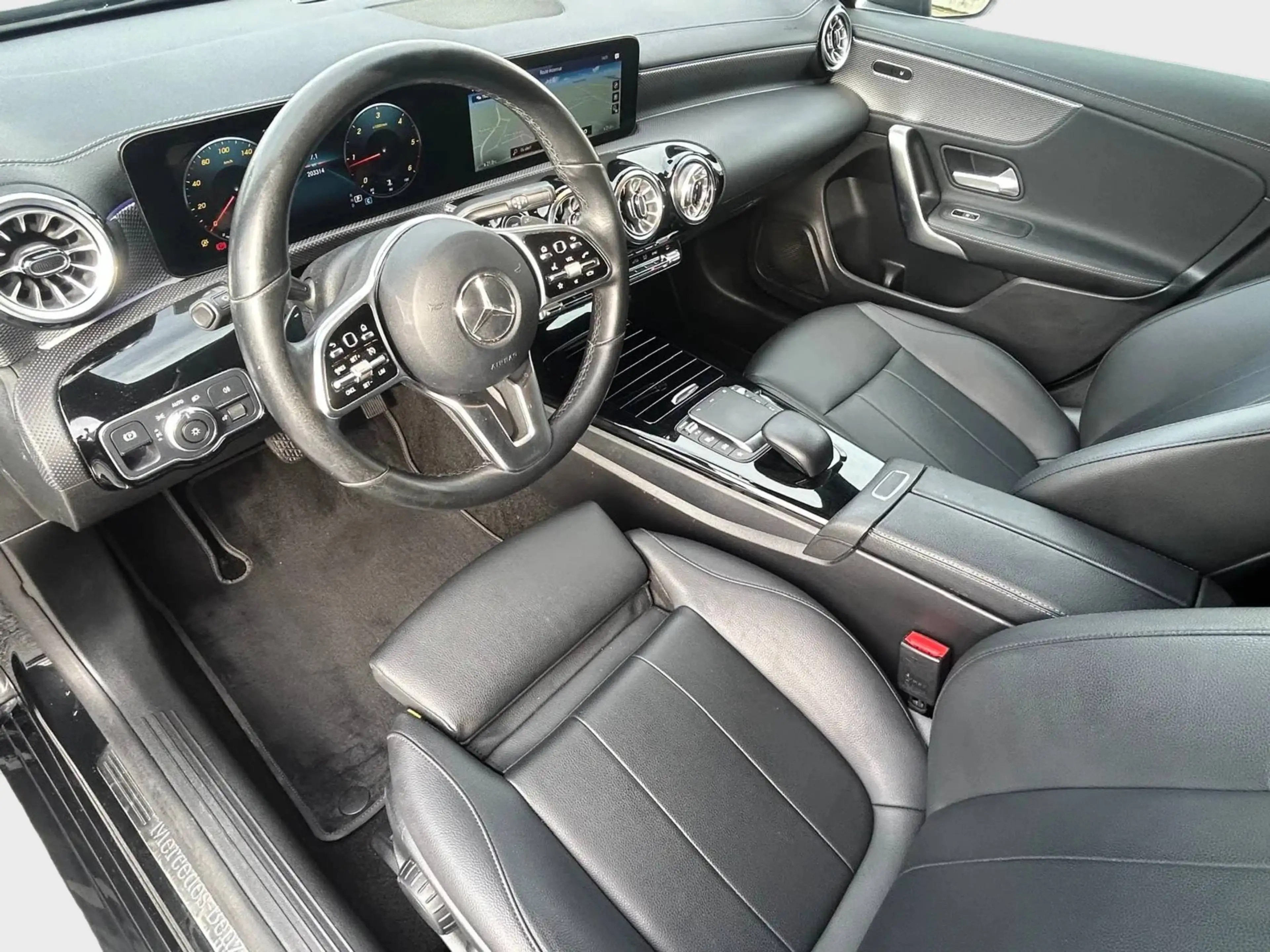 Mercedes-Benz CLA 180 CLA 180 d Business Solution 1er Propriétaire Carnet Complet — photo 11