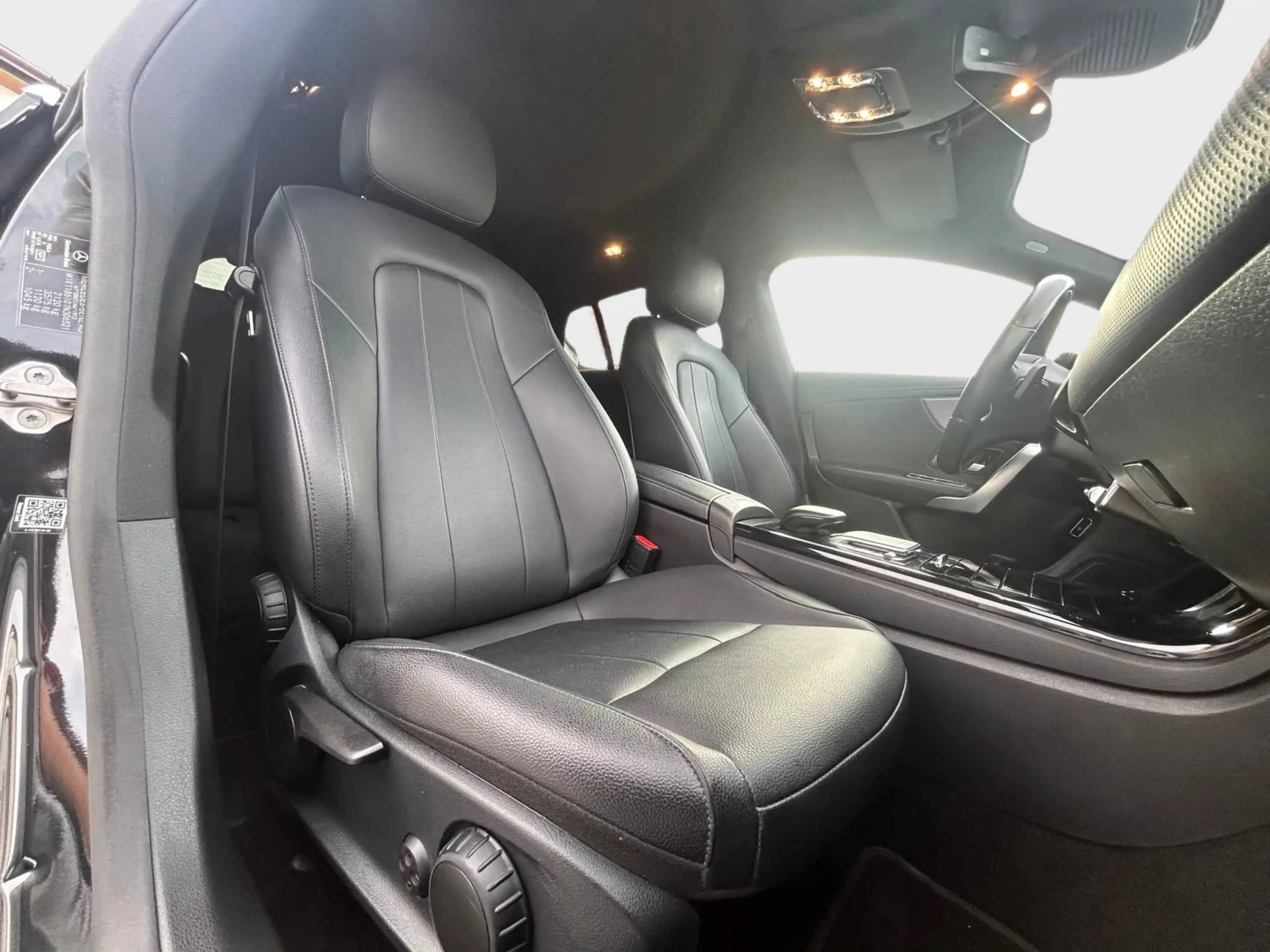 Mercedes-Benz CLA 180 CLA 180 d Business Solution 1er Propriétaire Carnet Complet — photo 13