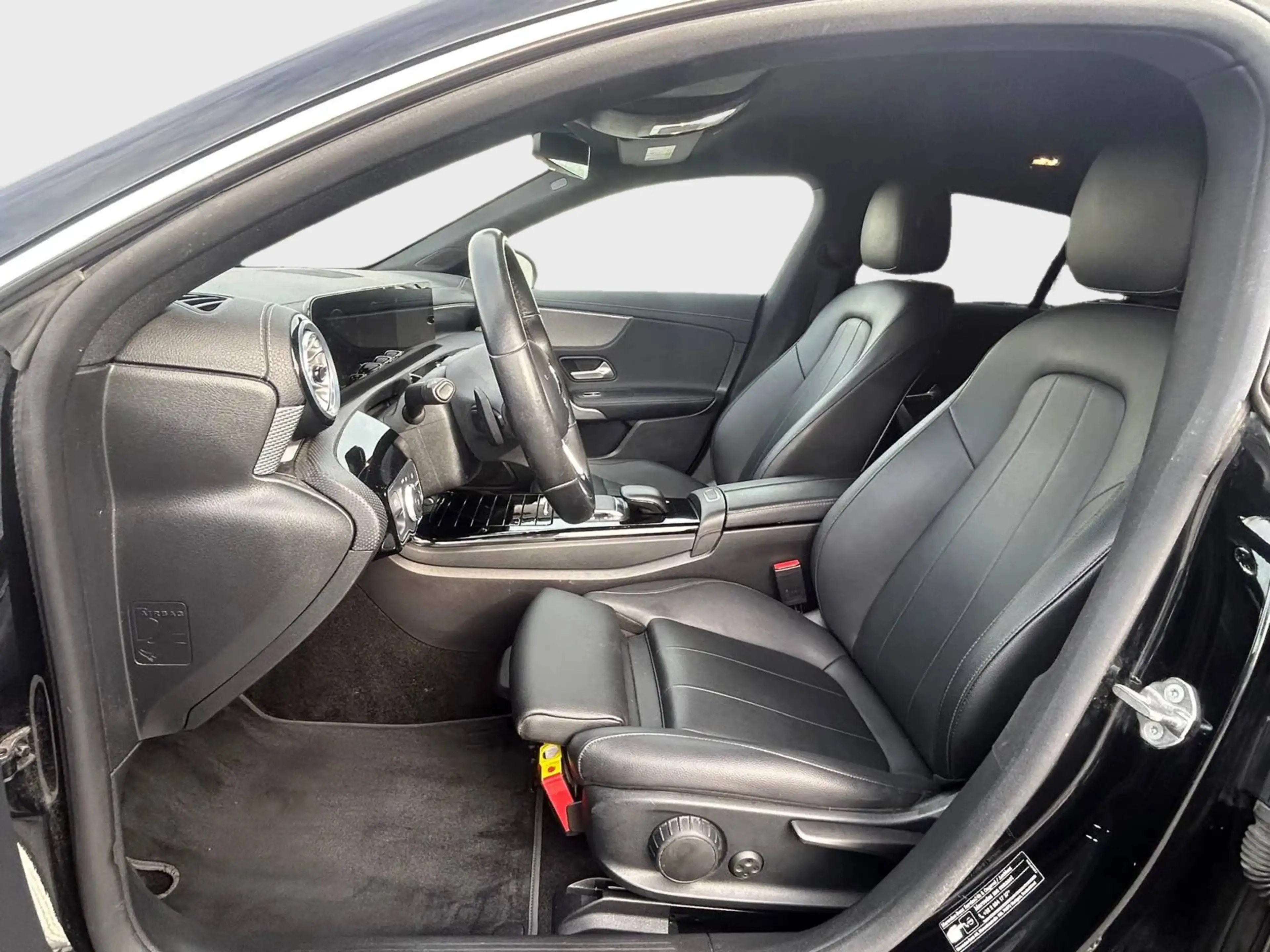 Mercedes-Benz CLA 180 CLA 180 d Business Solution 1er Propriétaire Carnet Complet — photo 10