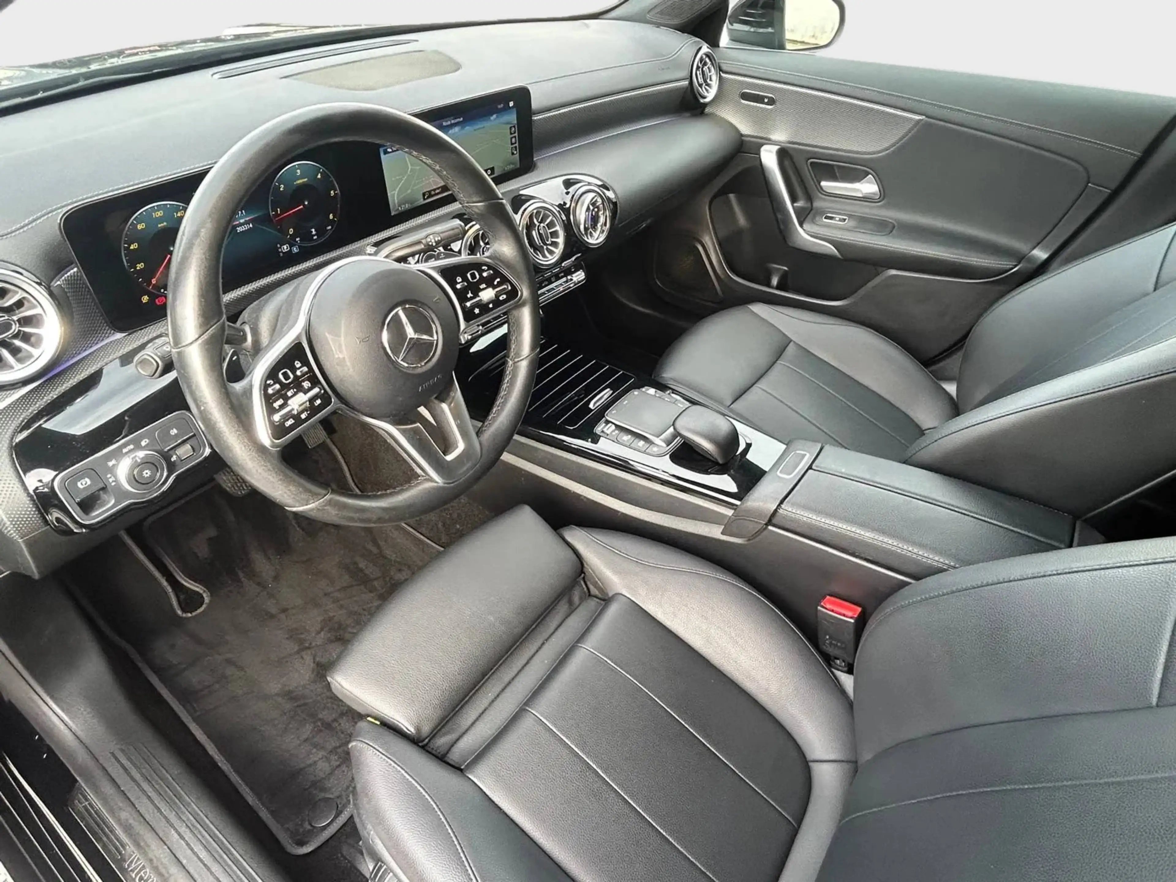 Mercedes-Benz CLA 180 CLA 180 d Business Solution 1er Propriétaire Carnet Complet — photo 9