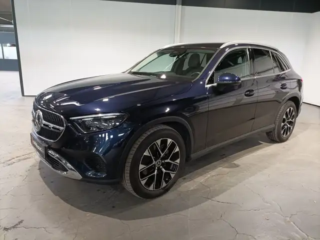 Mercedes-Benz GLC view 3