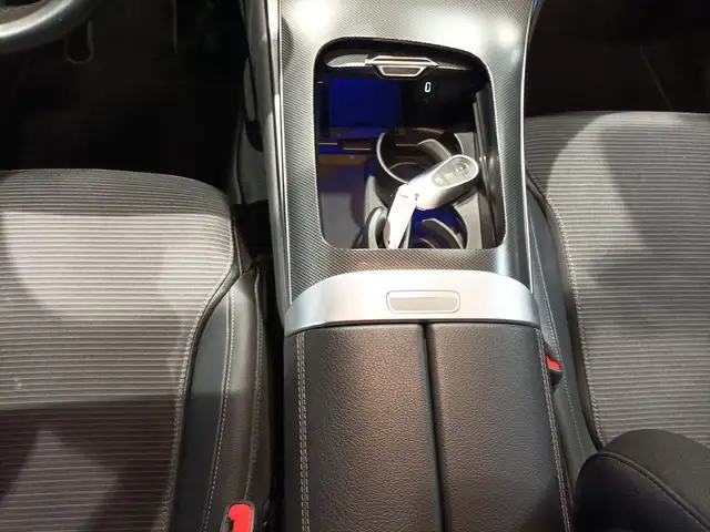 Mercedes-Benz GLC view 13