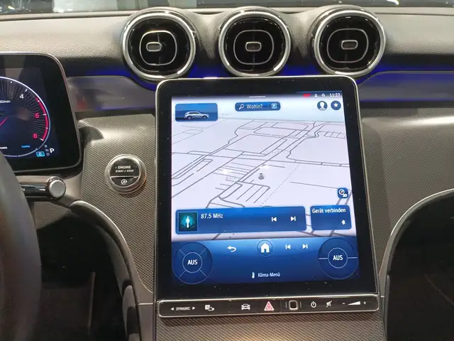 Mercedes-Benz GLC view 12