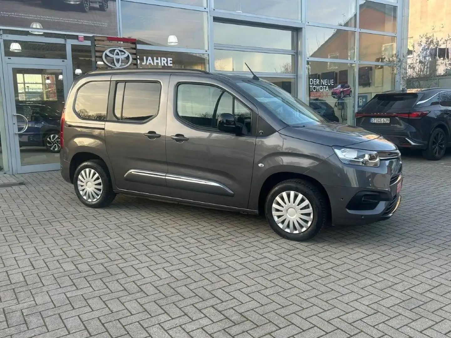 Toyota Proace City Verso L1 Team D 1.2  Navi ACC Apple CarPlay Androi Grau - 2