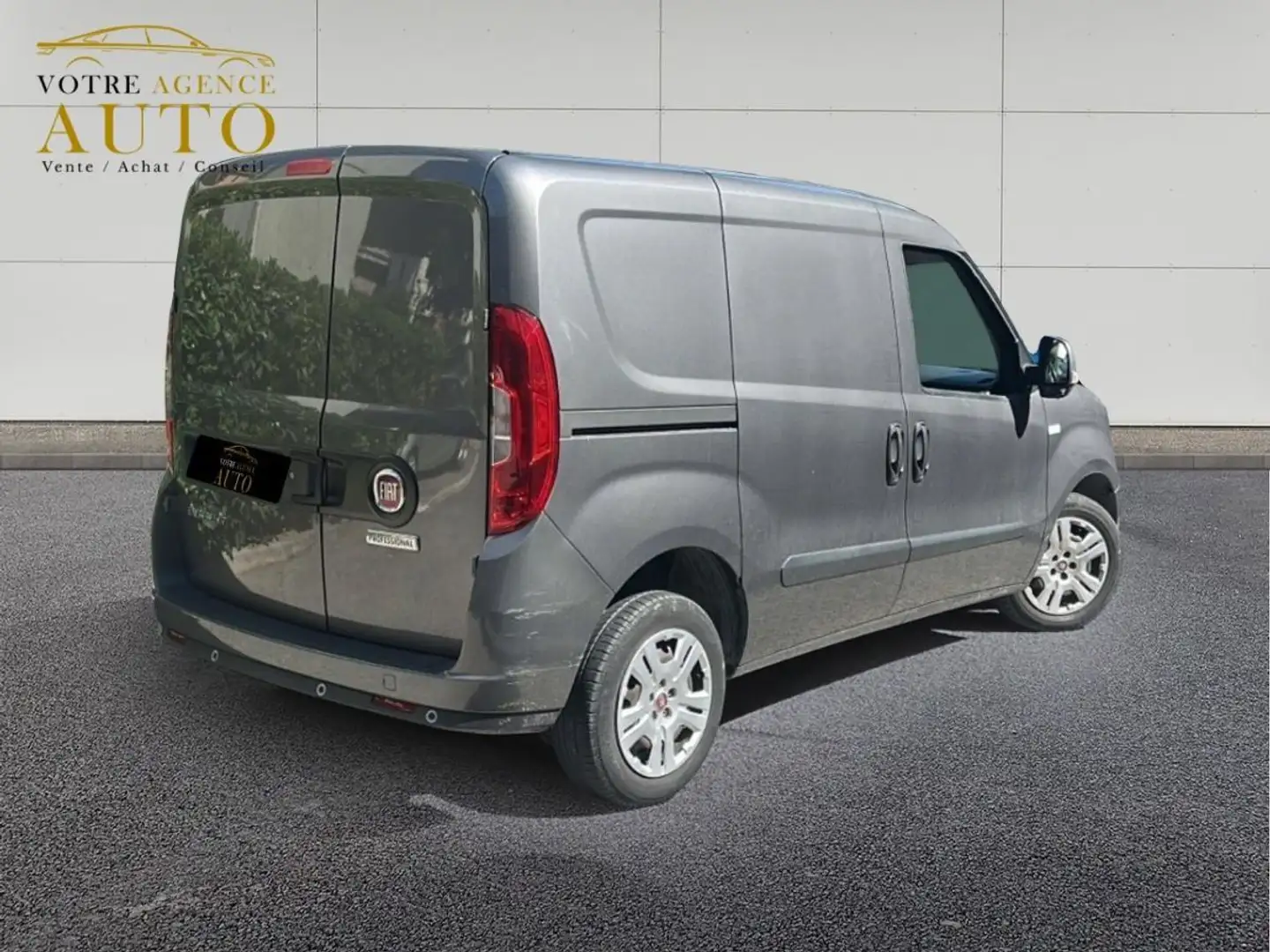 Fiat Doblo II 1.3 Multijet - 95 - FOURGON tôlé Pack Professional Gris - 2
