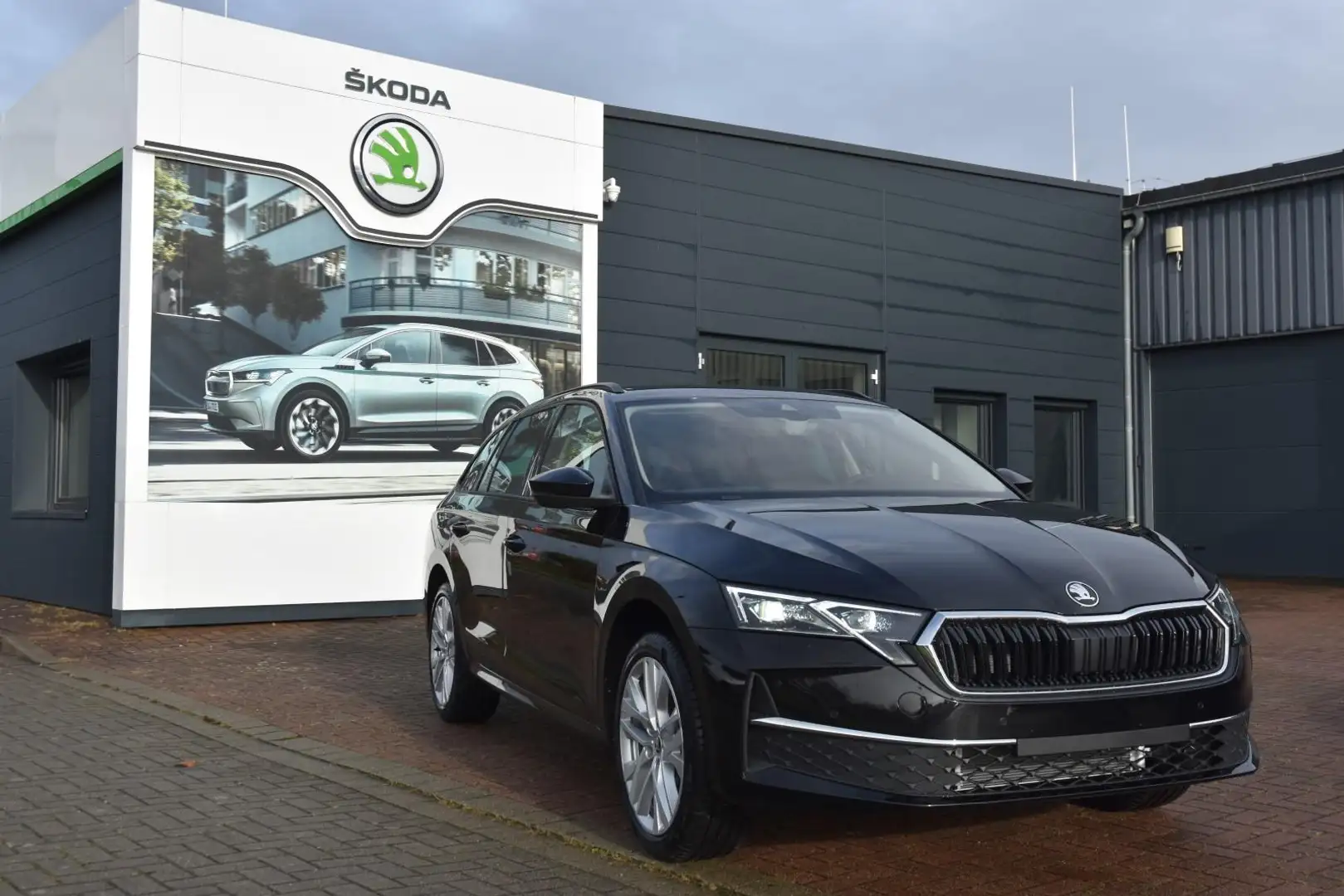 Skoda Octavia 1.5 TSI*Matrix*AHK*Rückcam*Bhz.LR,FS,VS Schwarz - 2