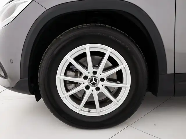 Mercedes-Benz GLA view 7
