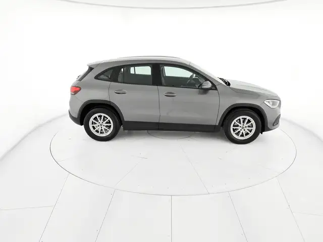 Mercedes-Benz GLA view 5