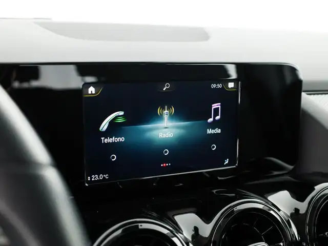 Mercedes-Benz GLA view 13