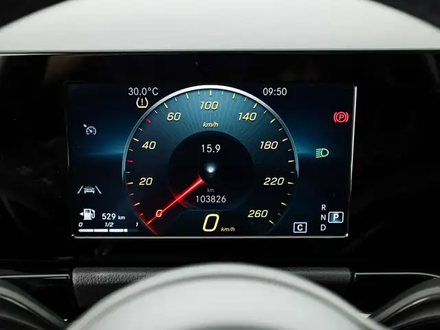 Mercedes-Benz GLA view 12