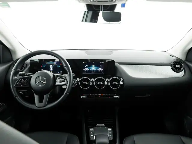 Mercedes-Benz GLA view 9