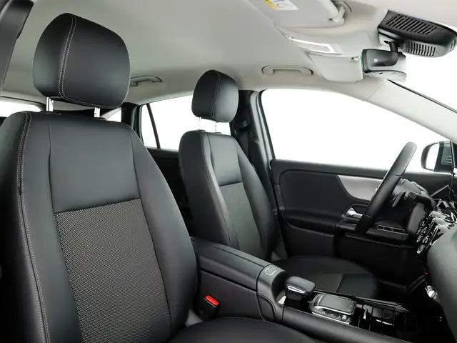Mercedes-Benz GLA view 10