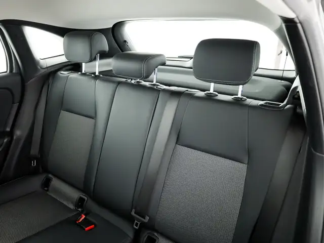 Mercedes-Benz GLA view 11