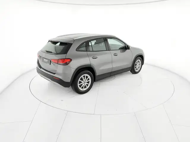Mercedes-Benz GLA view 4