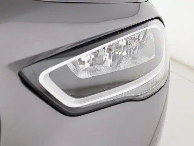 Mercedes-Benz GLA view 8