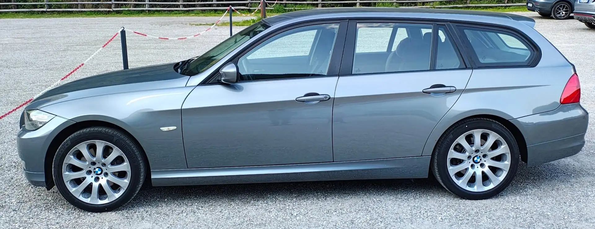 BMW 318 318d Touring Futura automatica Grigio - 2