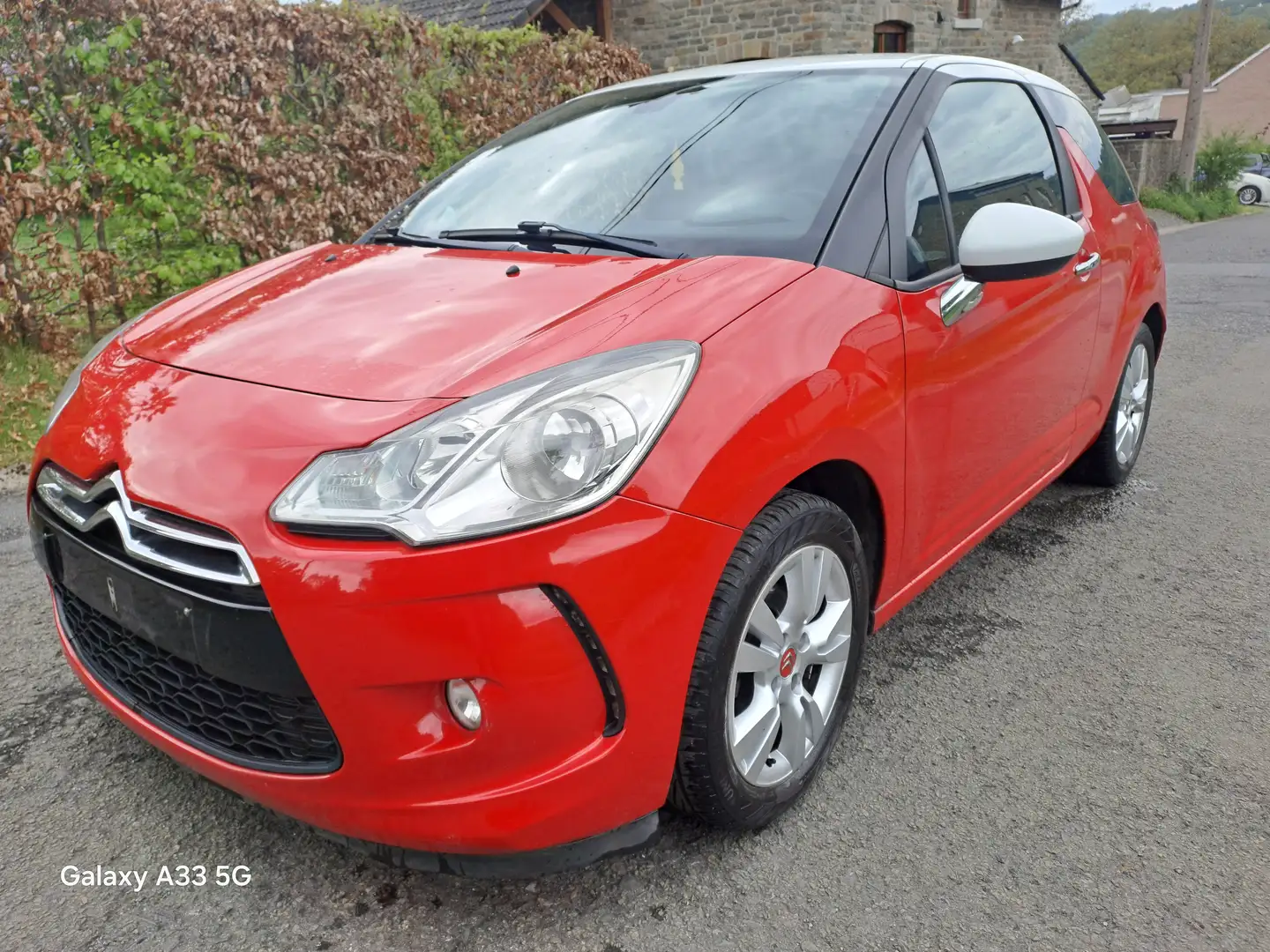Citroen DS3 1.6 HDi So Chic Rojo - 2