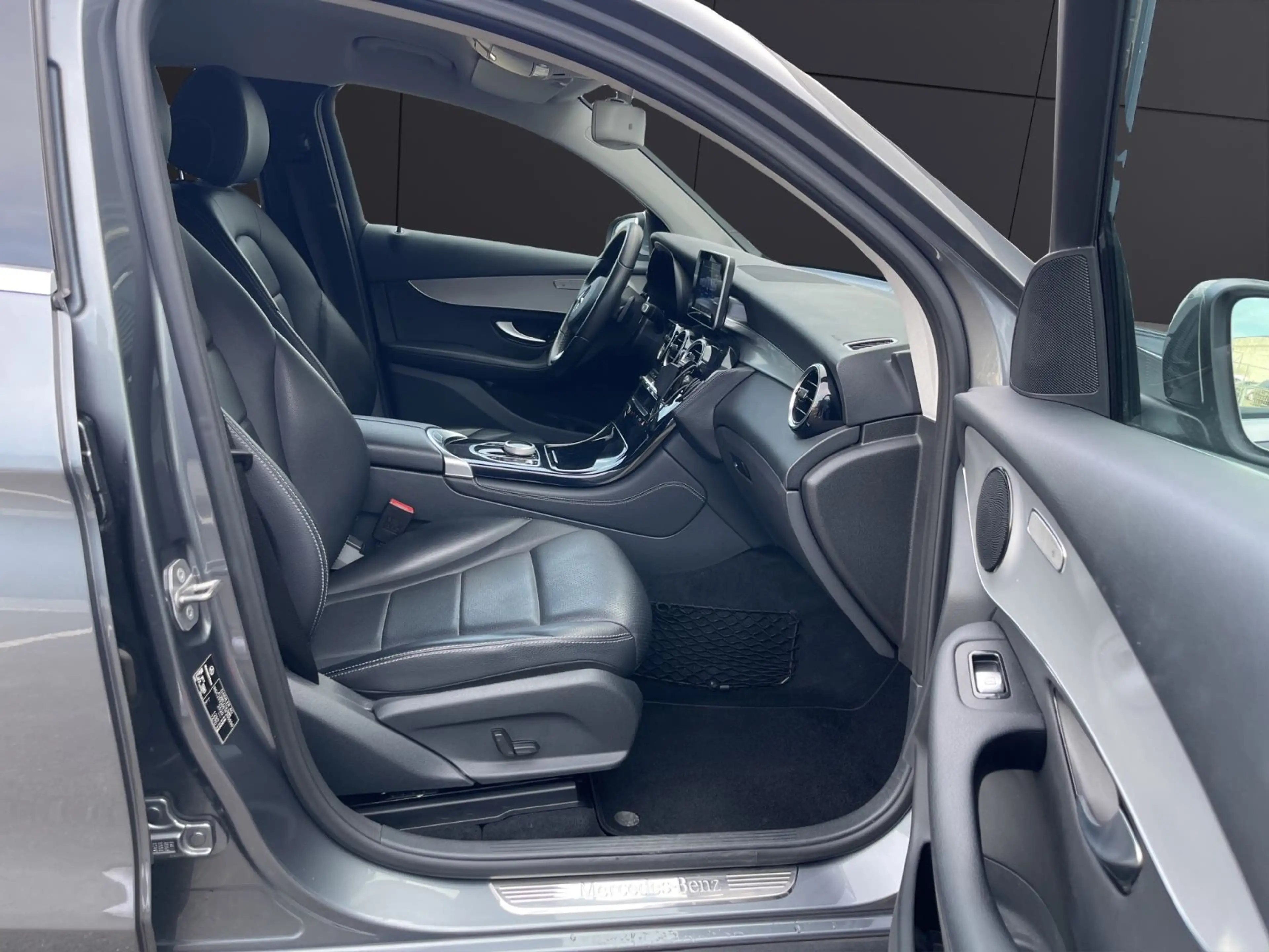 Mercedes-Benz GLC 220 GLC220d Coupe 4Matic*AUTOM*1.HAND*KAMERA*KEYLESS — photo 14