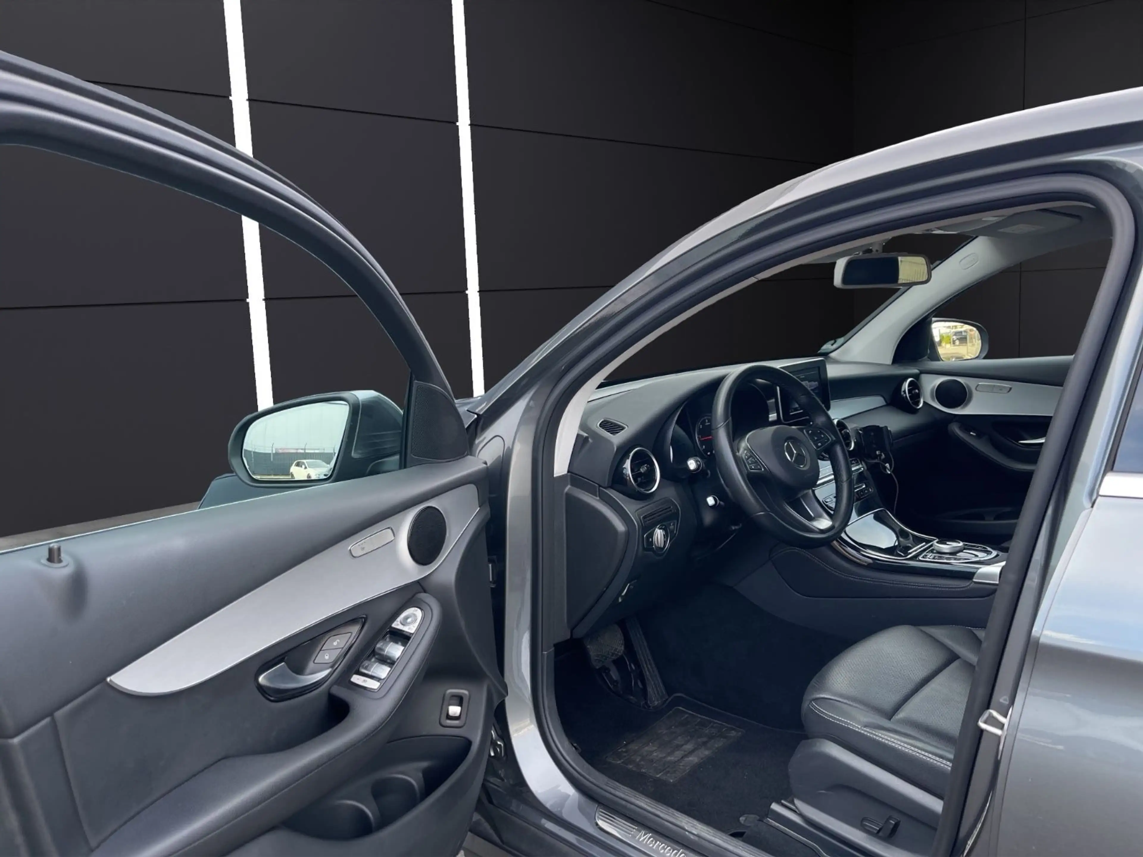 Mercedes-Benz GLC 220 GLC220d Coupe 4Matic*AUTOM*1.HAND*KAMERA*KEYLESS — photo 12