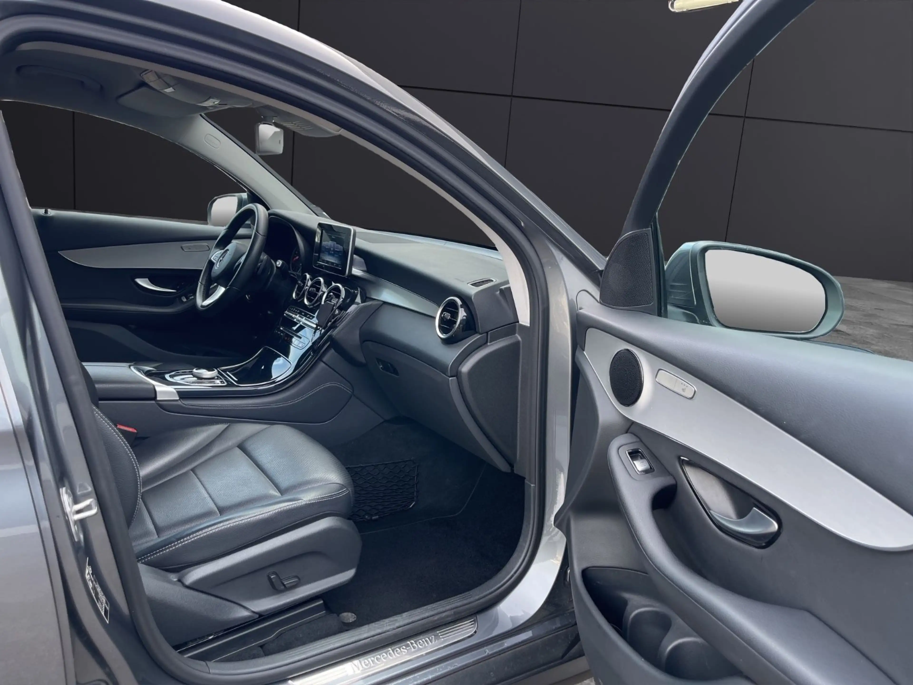Mercedes-Benz GLC 220 GLC220d Coupe 4Matic*AUTOM*1.HAND*KAMERA*KEYLESS — photo 15