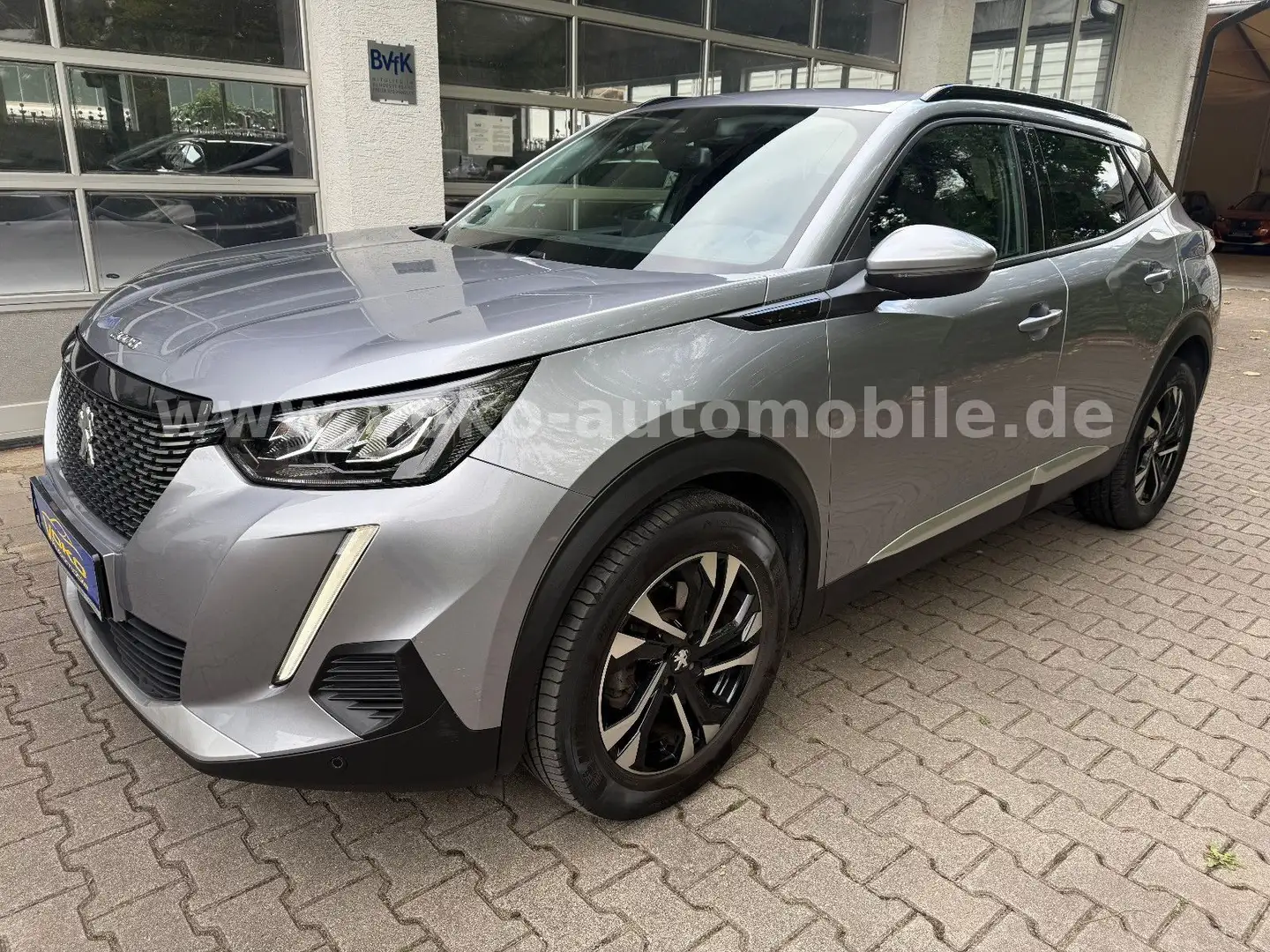 Peugeot 2008 1.5 BlueHDI Automatik Allure 77tkm 1.Hd. Grau - 2