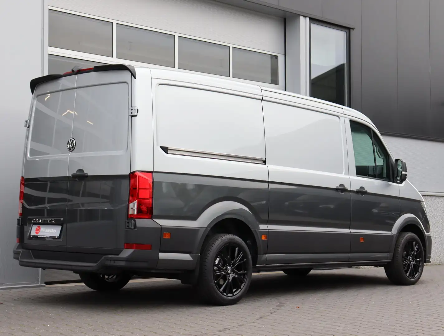 Volkswagen Crafter 35 2.0 TDI L3H2 Highline Automaat BICOLOR ACC | LE Grijs - 2