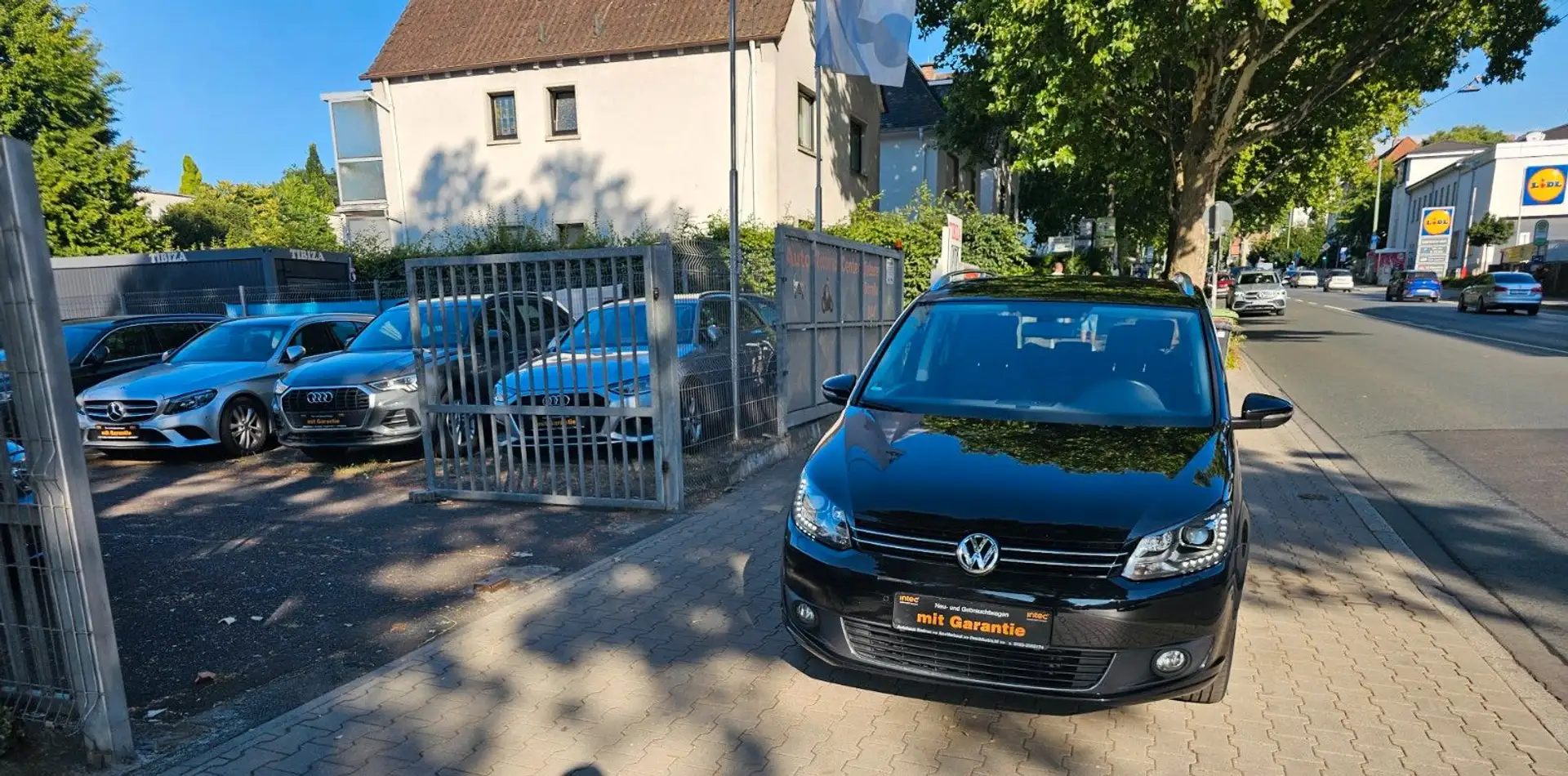 Volkswagen Touran Cup BMT Klimaauom,MFL,PDC,Navi,Automatik Schwarz - 2