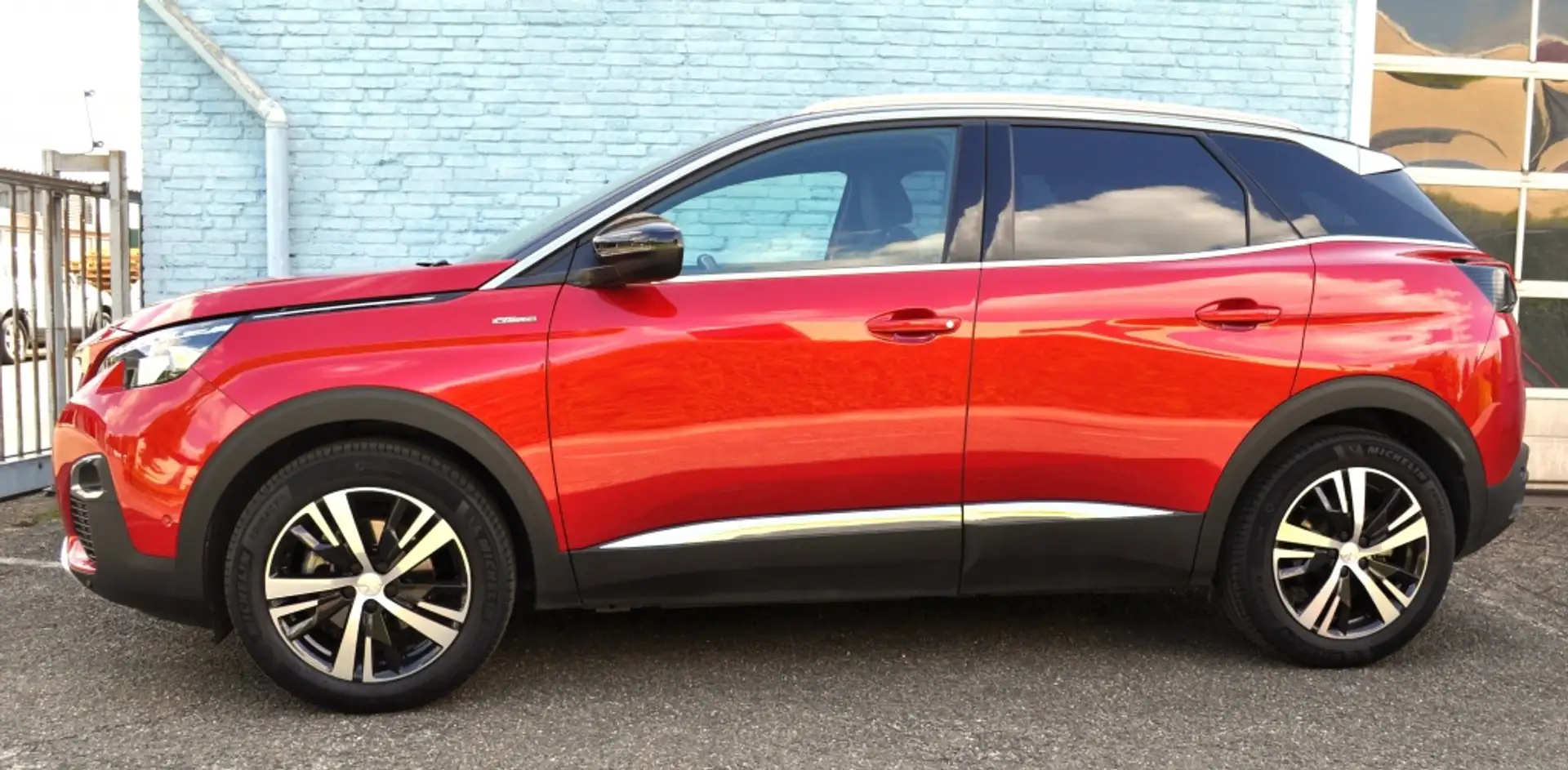 Peugeot 3008 1.2 GT Autom keyless LED trekh pdc v+a en camera Rouge - 2