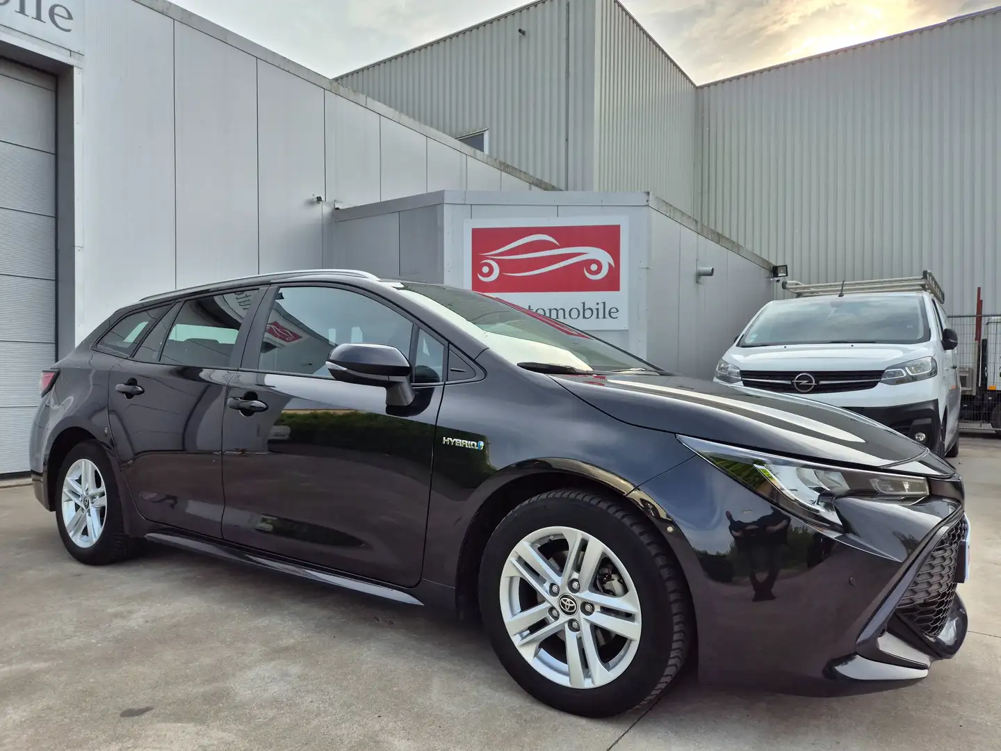 Toyota Corolla 1.8i 170cv // HYBRID // 57.253 KM !! 2022 !! Schwarz - 1