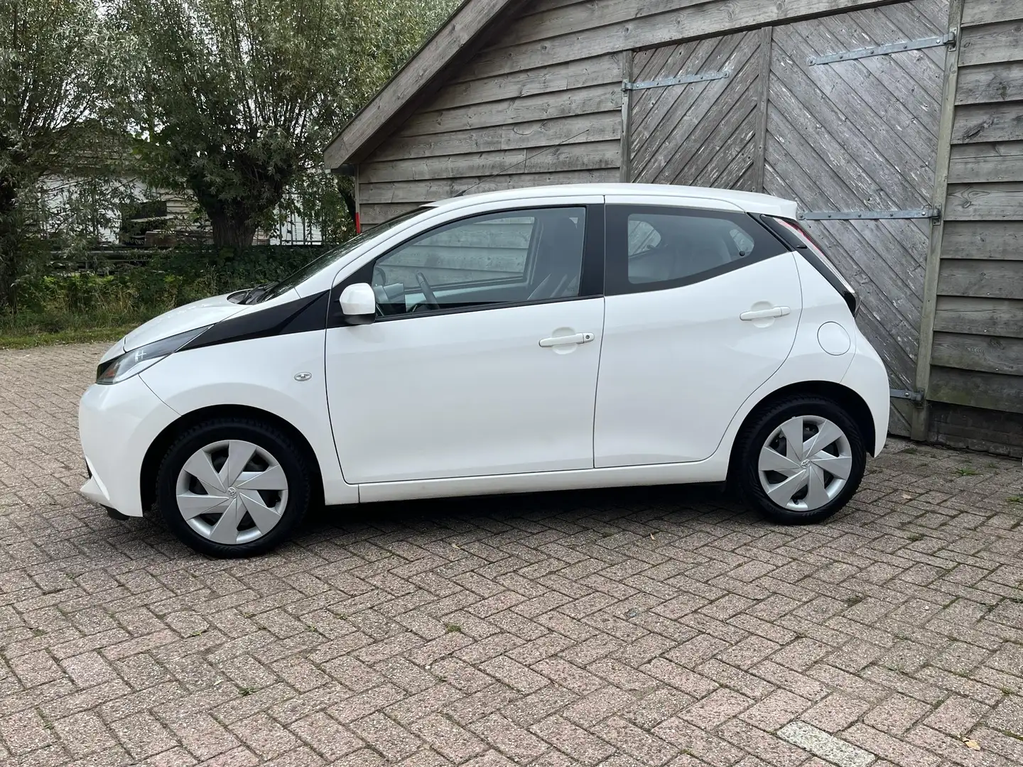 Toyota Aygo 1.0 VVT-i x-play Airco | Camera | Elektrische rame Blanc - 2