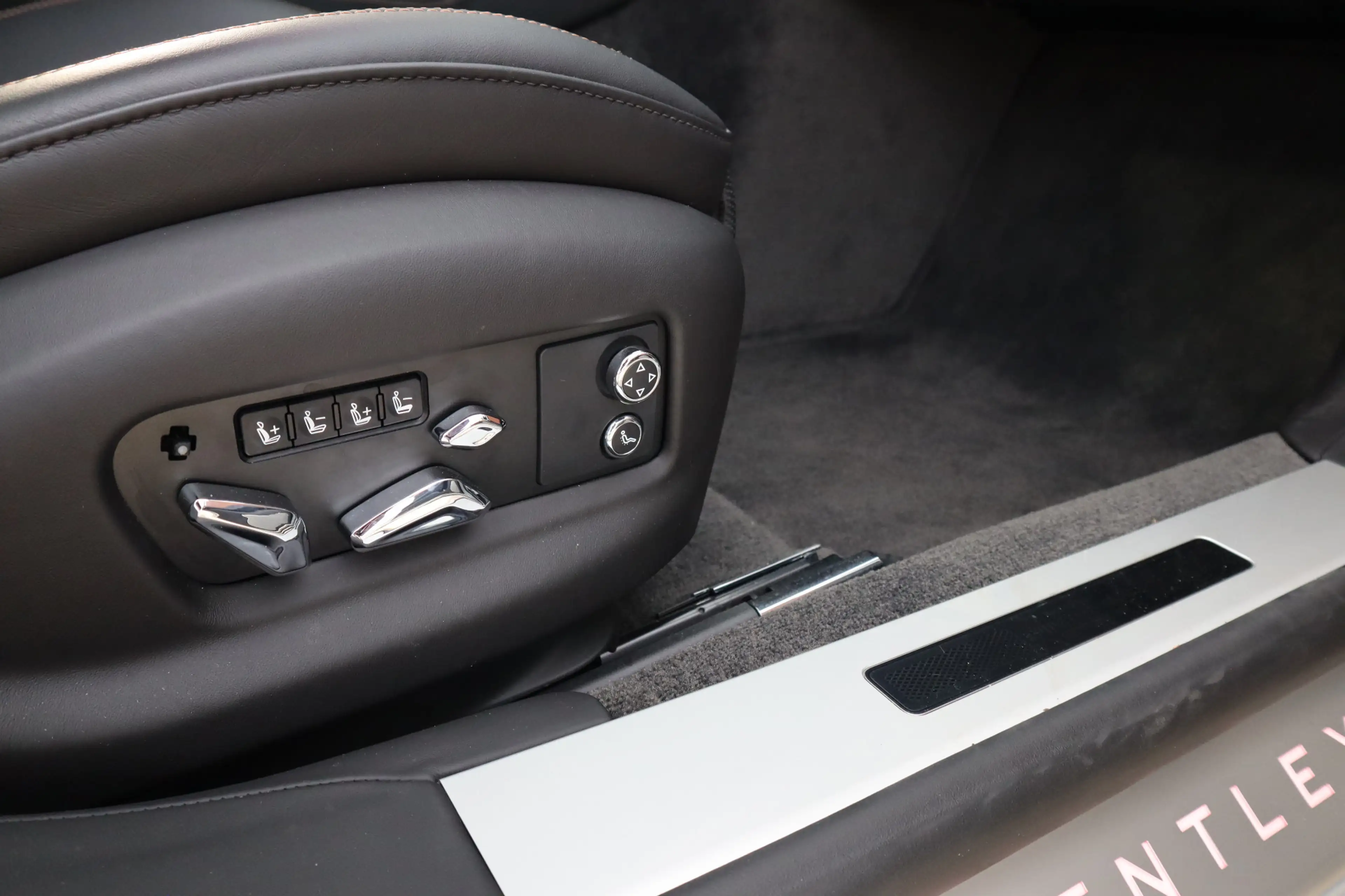 Bentley Flying Spur 4.0 V8 | Achterasbesturing, Massage, Nachtzicht, P — photo 15