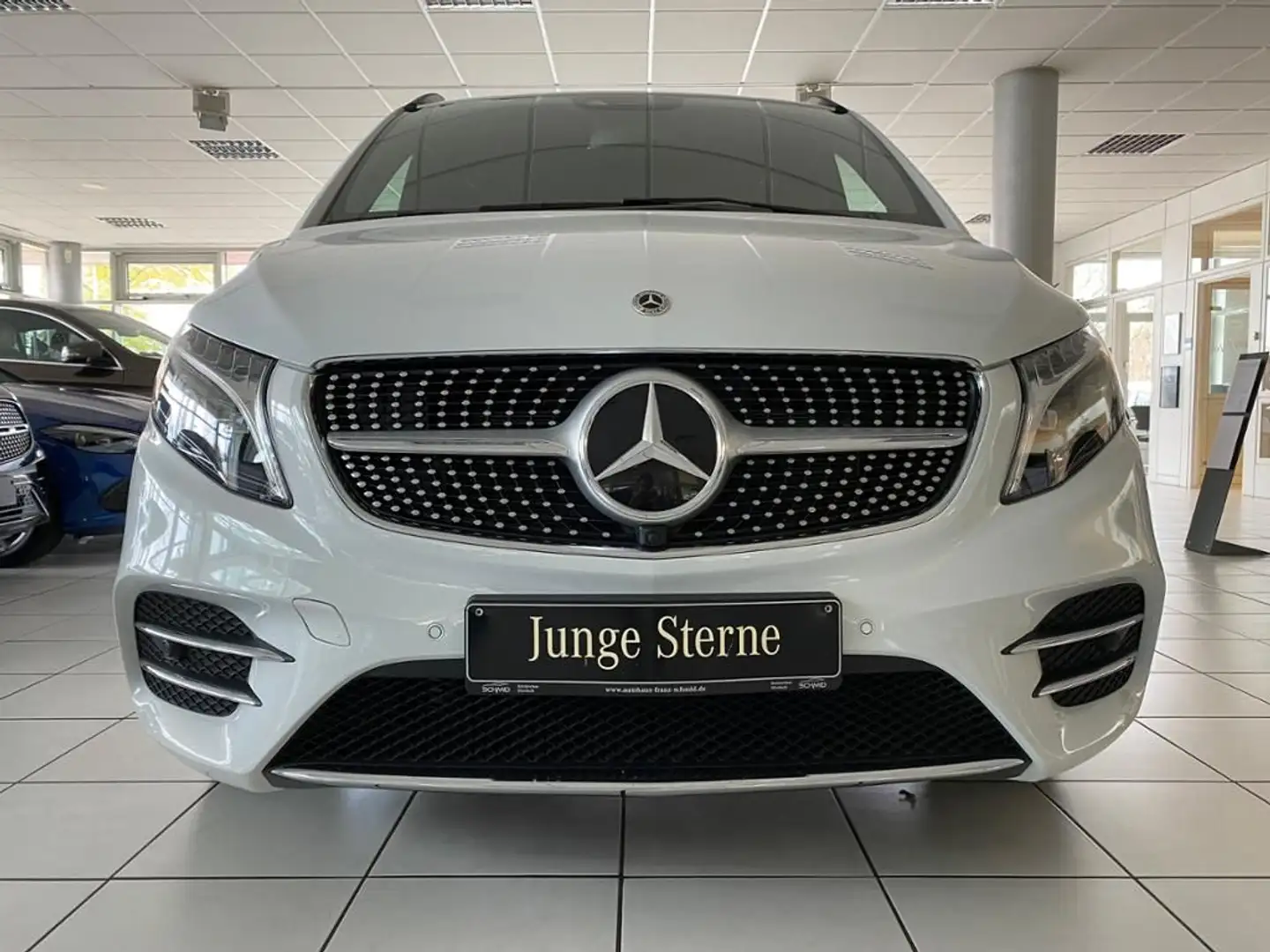 Mercedes-Benz V 300 d ED L AMG AIRMATIC ABSTAND AHK SOUND DAB Weiß - 2