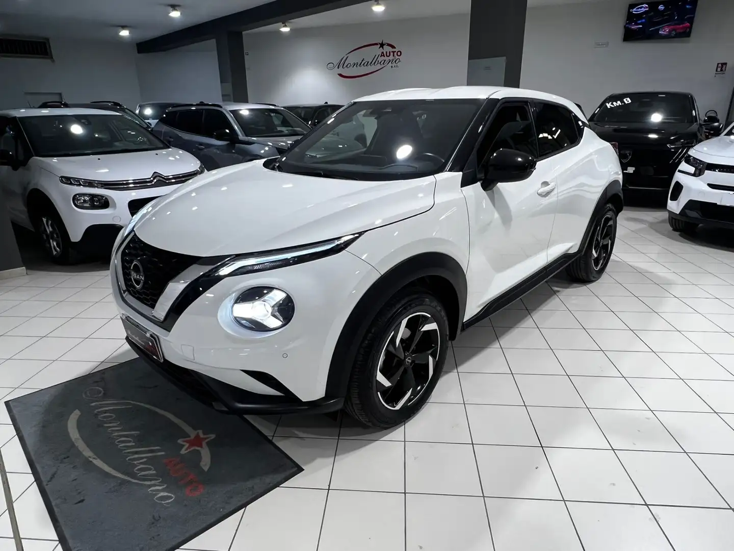 Nissan Juke Juke 1.0 DIG-T 114 CV N-Connecta White - 1