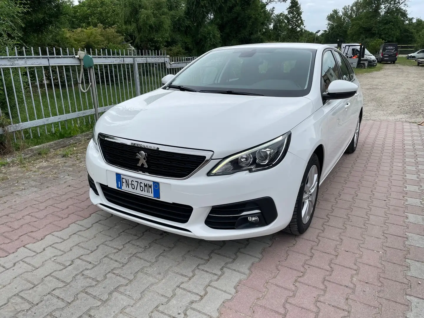 Peugeot 308 308 SW 1.6 bluehdi Business s Bílá - 1