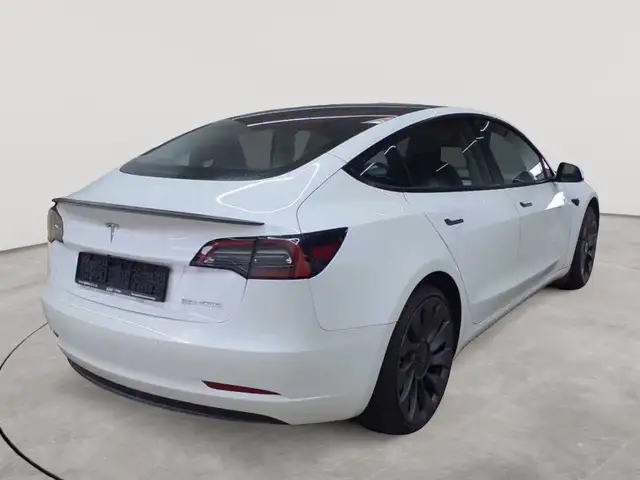 Tesla Model 3 view 4
