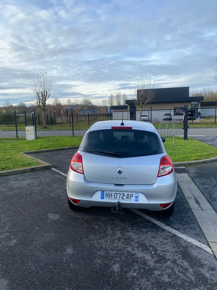 Renault Clio III 1.2 16V 75 eco2 Authentique