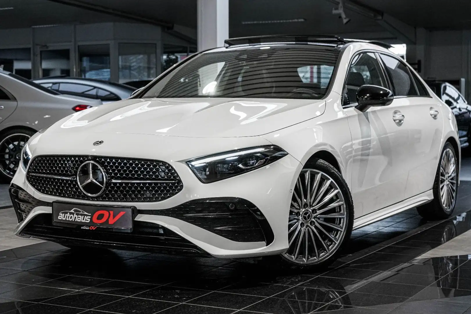 Mercedes-Benz A 250 4Matic Limo*AMG Premium Plus*360*Head*Pano Blanc - 1