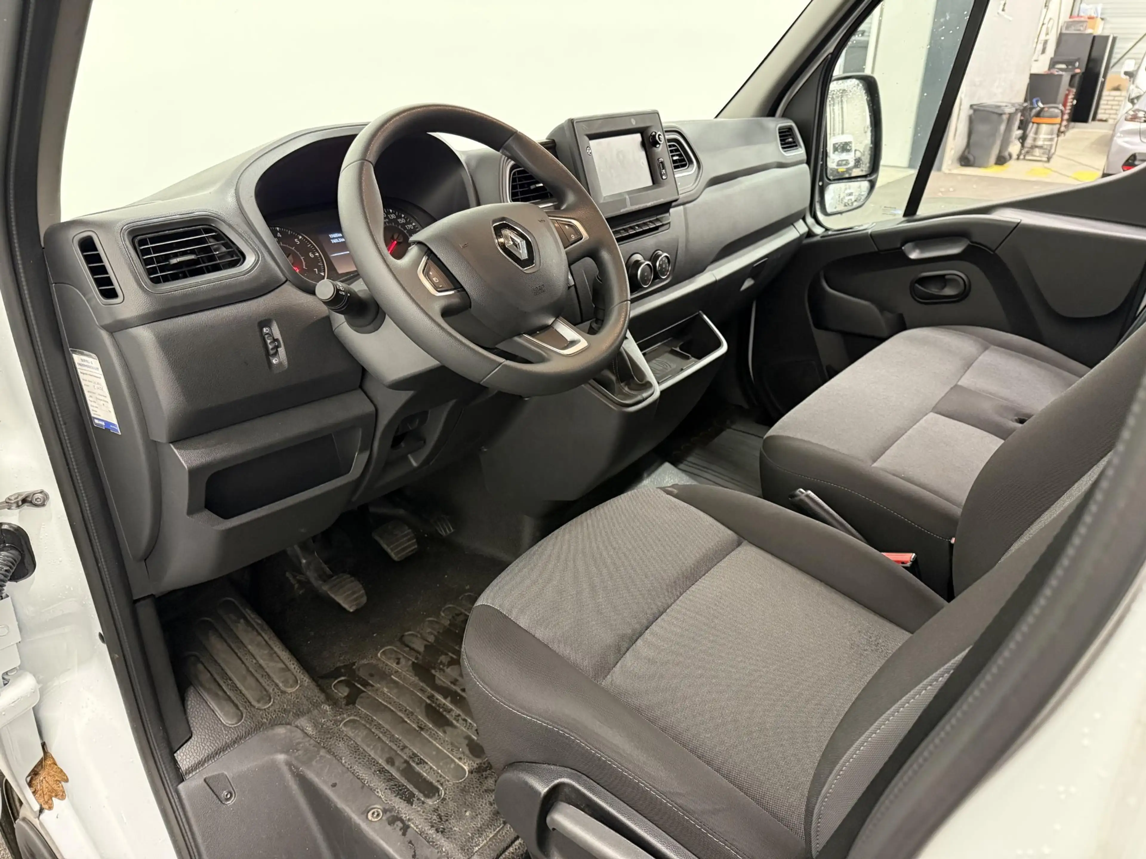 Renault Master T33 2.3 dCi 135 L2H2 Airco Cruise control Parkeers — photo 16