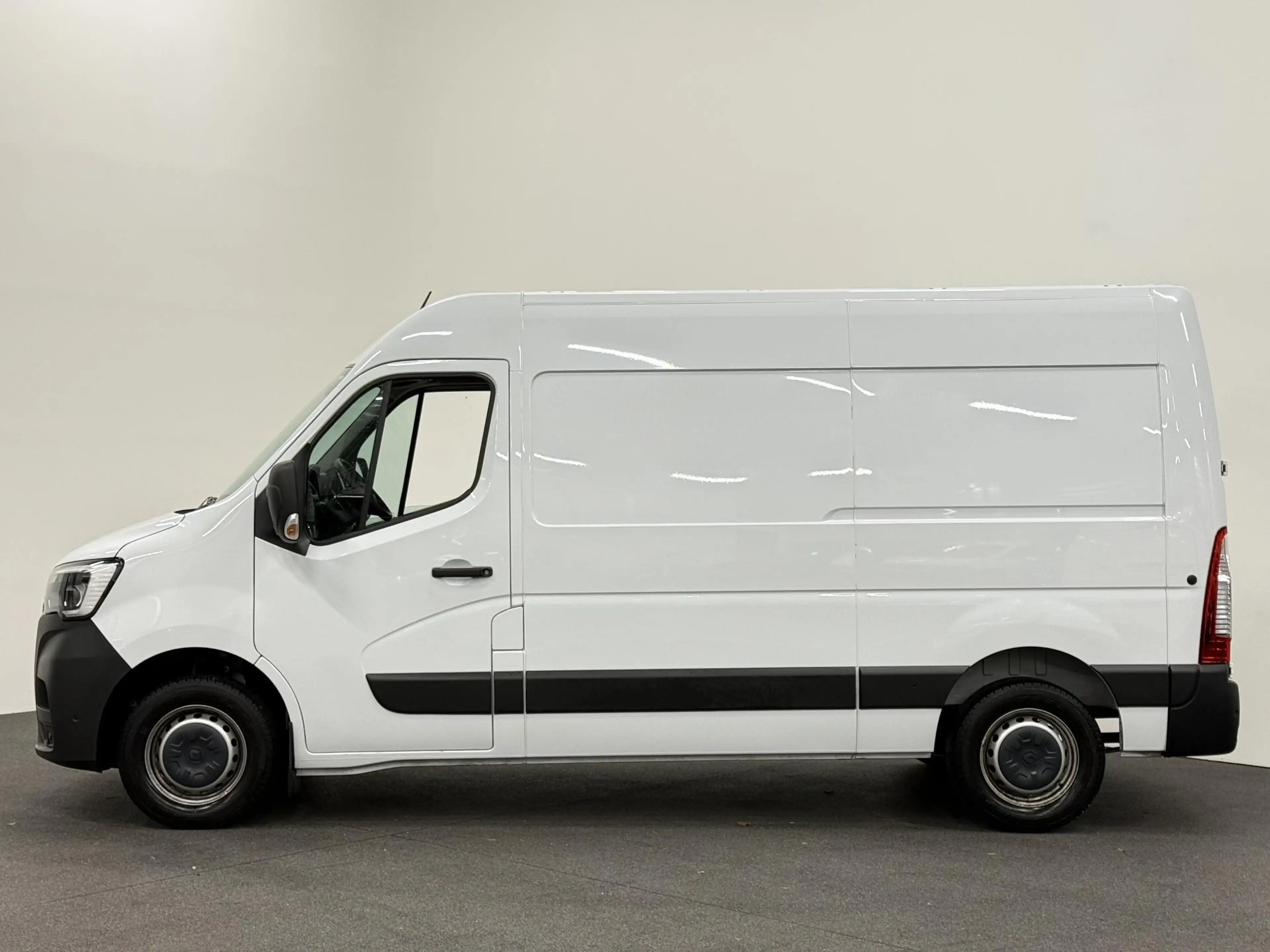 Renault Master T33 2.3 dCi 135 L2H2 Airco Cruise control Parkeers — photo 4