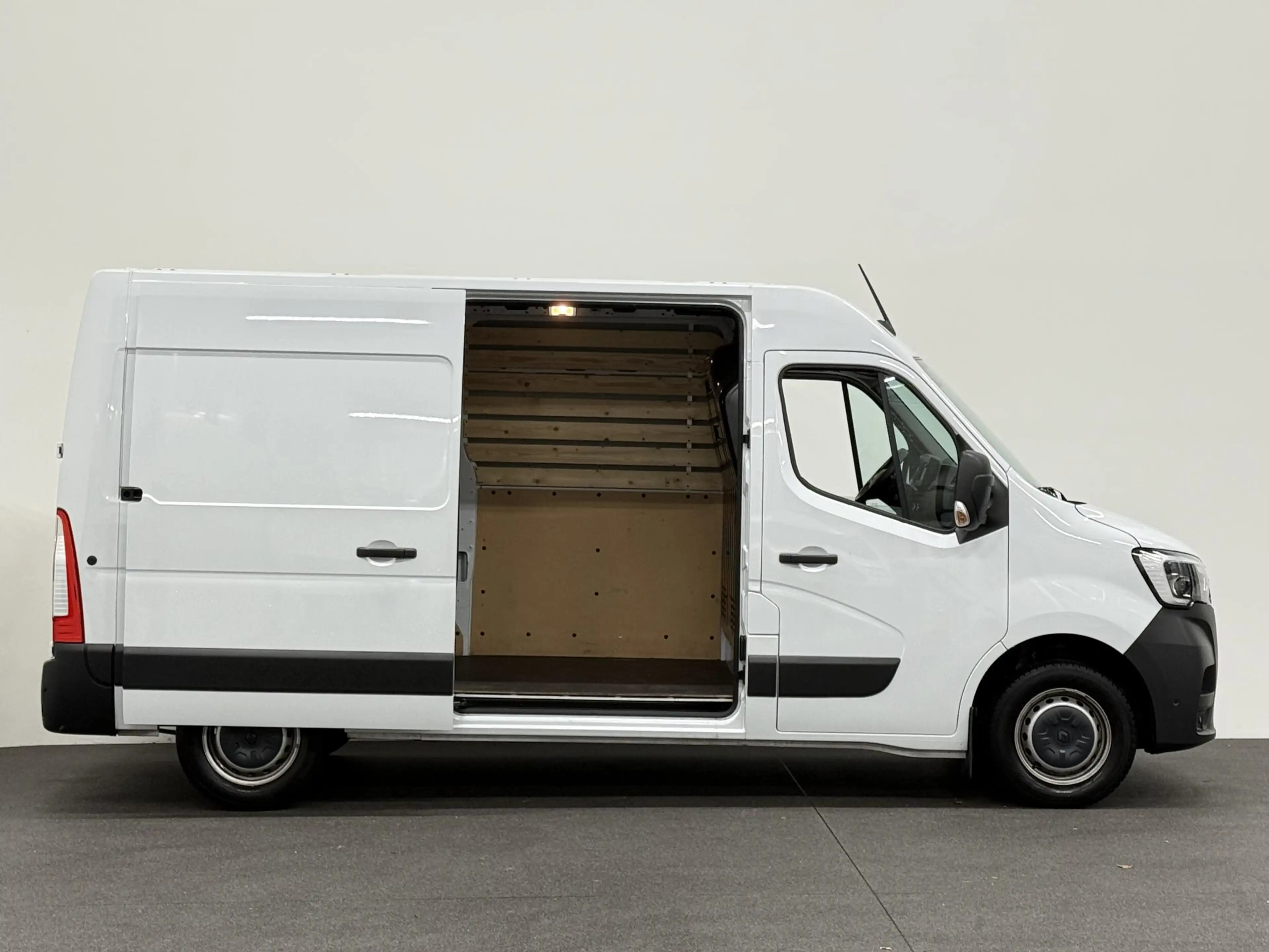 Renault Master T33 2.3 dCi 135 L2H2 Airco Cruise control Parkeers — photo 6